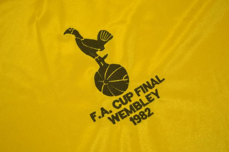 Tottenham Retro Jersey 1982 - Mens