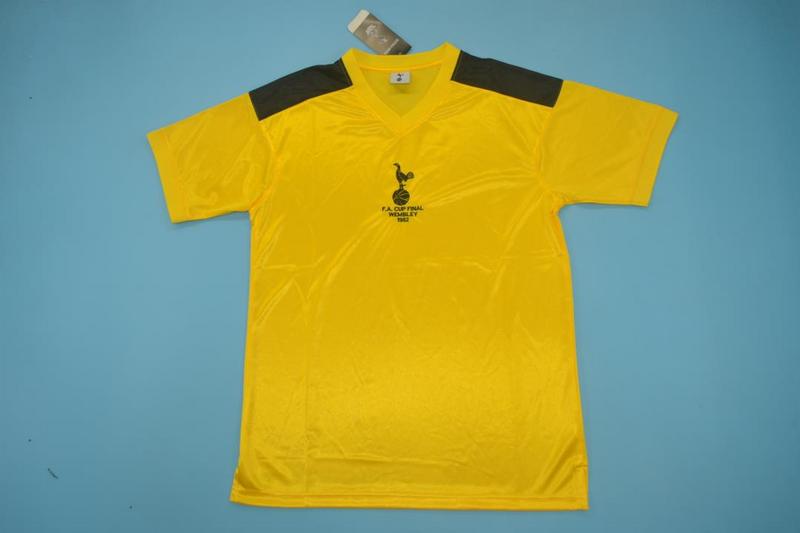 Tottenham Retro Jersey 1982 - Mens