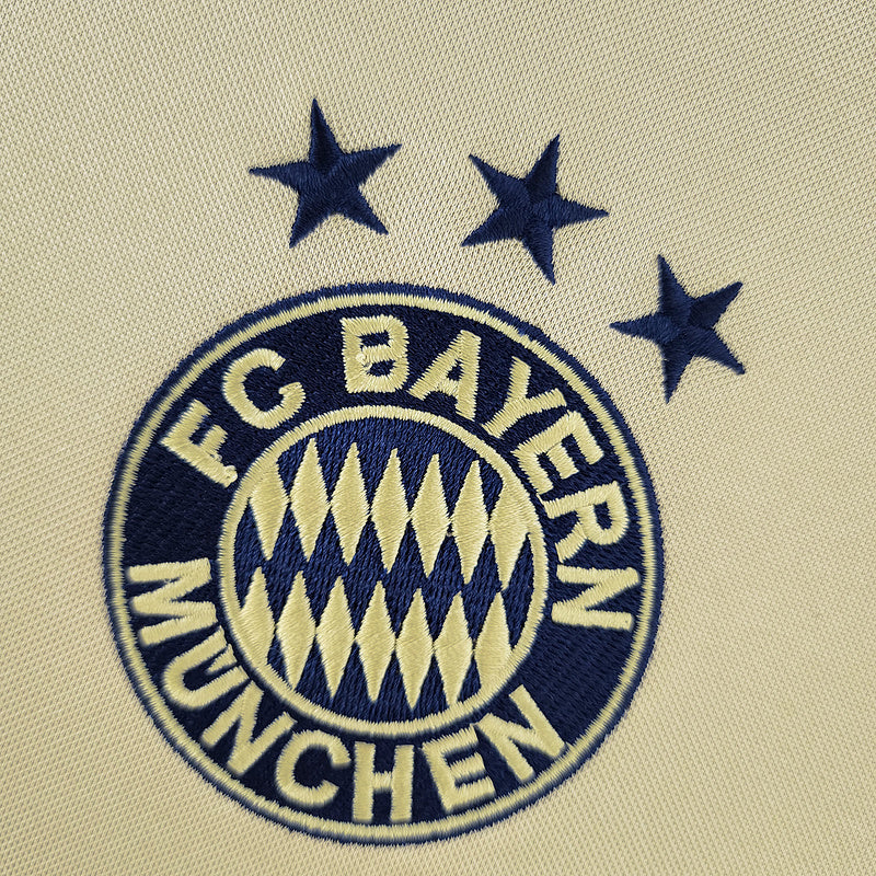 FC Bayern Munich Retro Jersey 2004/05 - Mens